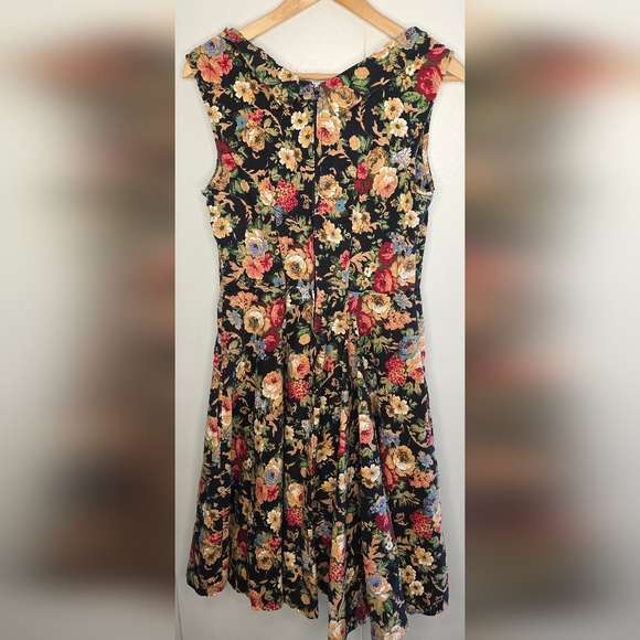 Lindy Bop fit and flair dress, floral, circle skirt, sleeveless, small - Picture 4 of 16
